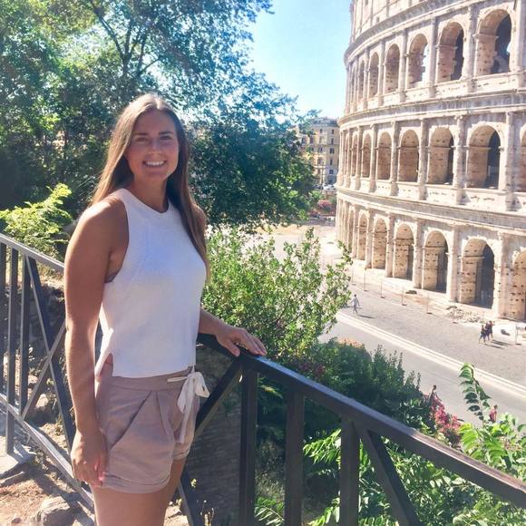 Meet your Posher, Sarah - Picture 1 of 1